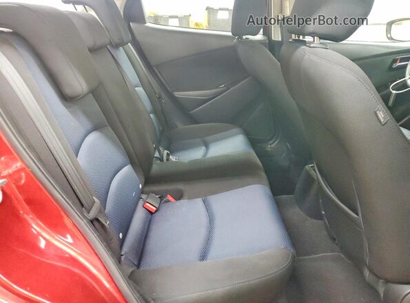 3MYDLBYV0JY302174 2018 TOYOTA YARIS Красный Вид задних сидений