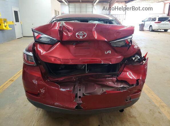 3MYDLBYV0JY302174 2018 TOYOTA YARIS Красный Вид сзади
