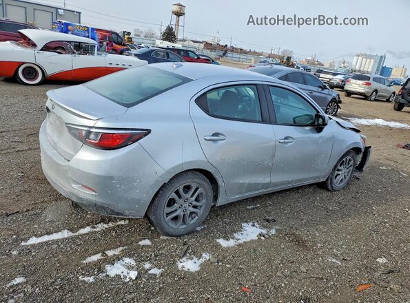 3MYDLBYV0KY522884 2019 TOYOTA YARIS Silver Trasero derecho