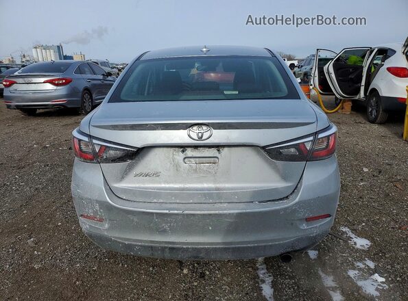 3MYDLBYV0KY522884 2019 TOYOTA YARIS Silver Vista trasera