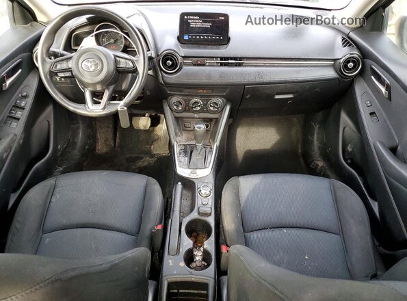 3MYDLBYV0KY522884 2019 TOYOTA YARIS Silver Vista del salpicadero