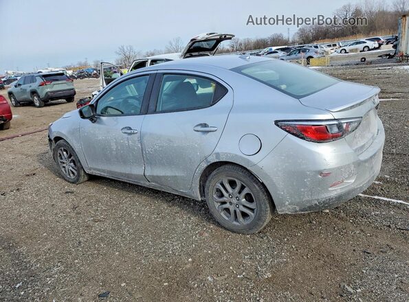 3MYDLBYV0KY522884 2019 TOYOTA YARIS Silver Trasero izquierdo