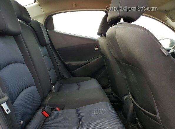 3MYDLBYV0KY522884 2019 TOYOTA YARIS Silver Vista de los asientos traseros