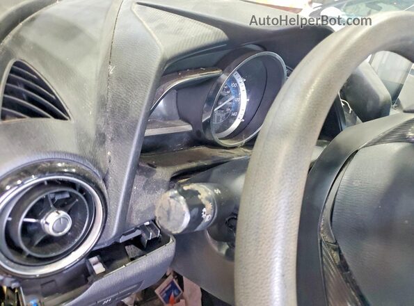 3MYDLBYV1JY303902 2018 TOYOTA YARIS Красный Вид щитка приборов