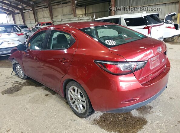 3MYDLBYV1JY303902 2018 TOYOTA YARIS Красный Задняя левая четверть