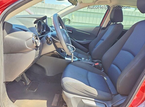 3MYDLBYV1JY304600 2018 TOYOTA YARIS Red Widok wnętrza z przodu