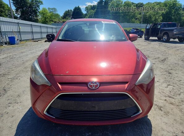 3MYDLBYV1JY304600 2018 TOYOTA YARIS Red Widok z przodu