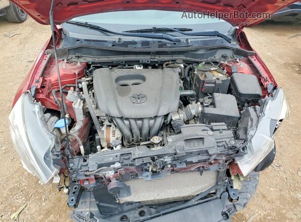 3MYDLBYV2HY187992 2017 TOYOTA YARIS Red Widok wnętrza z tyłu