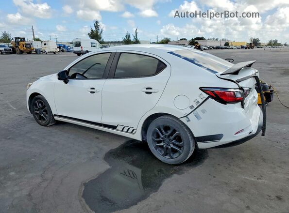 3MYDLBYV2JY301849 2018 TOYOTA YARIS White Tył lewy