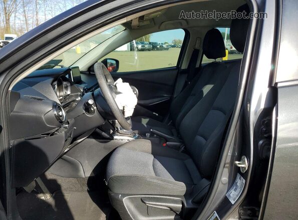 3MYDLBYV2JY319624 2018 TOYOTA YARIS Charcoal Вид салону спереду