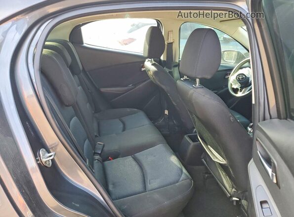 3MYDLBYV2JY319624 2018 TOYOTA YARIS Charcoal Вид задніх сидінь