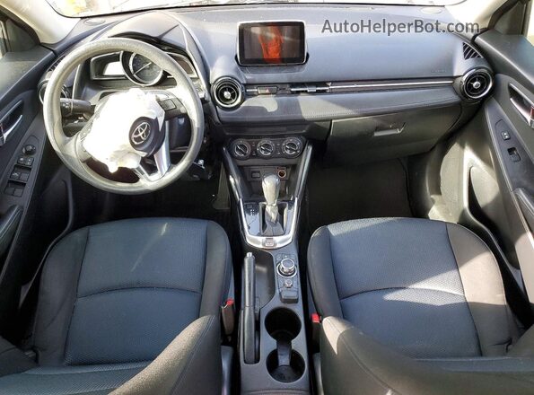 3MYDLBYV2JY319624 2018 TOYOTA YARIS Charcoal Вид панелі приладів