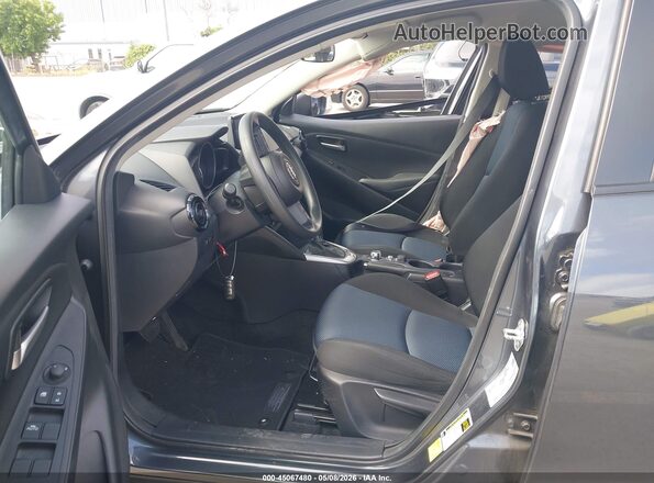 3MYDLBYV2KY502927 2019 TOYOTA YARIS Black Вид салону спереду