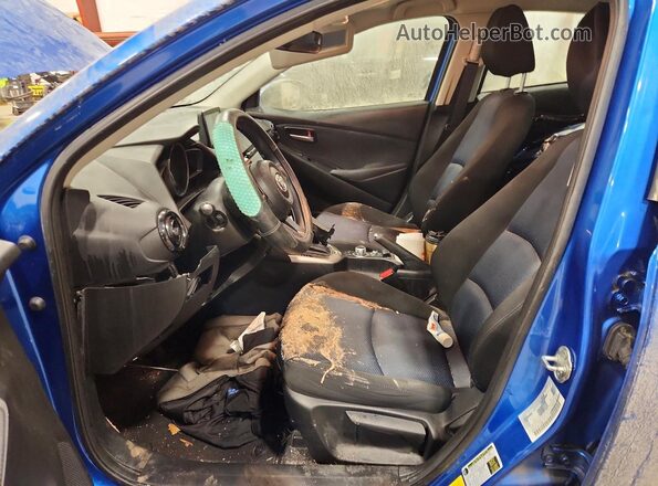 3MYDLBYV2KY516388 2019 TOYOTA YARIS Синий Вид салона спереди
