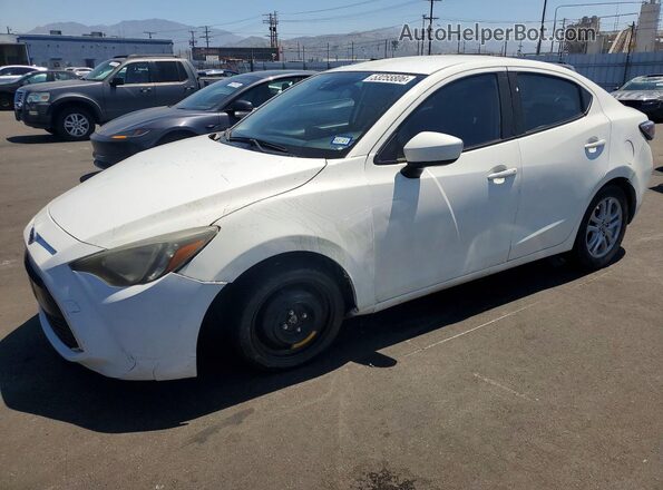 3MYDLBYV3HY154919 2017 TOYOTA YARIS White Առջևի ձախ երեք քառորդ տեսարան