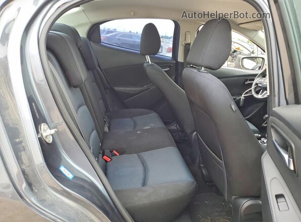 3MYDLBYV3HY186236 2017 TOYOTA YARIS Gray Vista de los asientos traseros