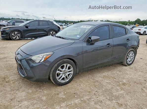 3MYDLBYV3HY186236 2017 TOYOTA YARIS Gray Vista tres cuartos delantera izquierda