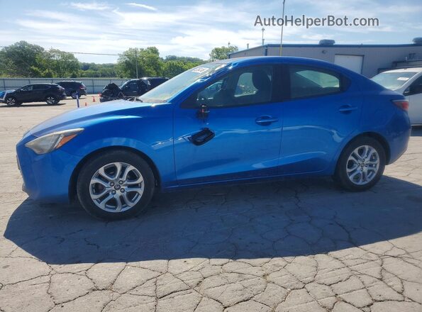 3MYDLBYV3HY191680 2017 TOYOTA YARIS Синий Передняя левая четверть