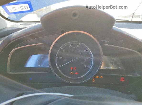 3MYDLBYV3KY507392 2019 TOYOTA LE Синий Вид щитка приборов