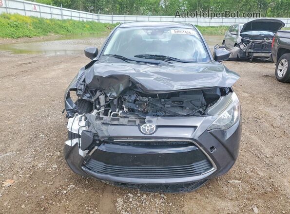 3MYDLBYV4HY174242 2017 TOYOTA YARIS Gray Front view