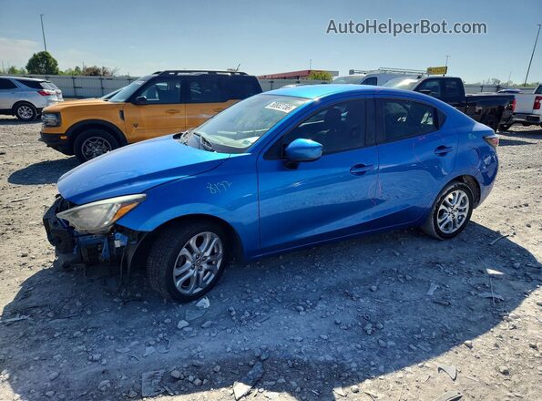 3MYDLBYV4JY331113 2018 TOYOTA YARIS Blue Vista tres cuartos delantera izquierda