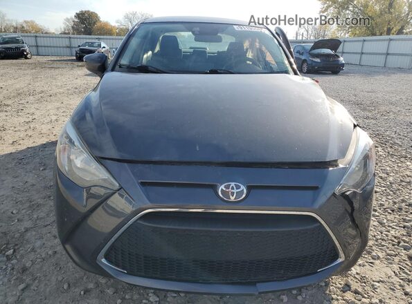 3MYDLBYV5KY505742 2019 TOYOTA YARIS Серый Вид спереди