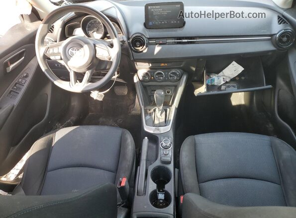 3MYDLBYV5KY505742 2019 TOYOTA YARIS Серый Вид панели приборов