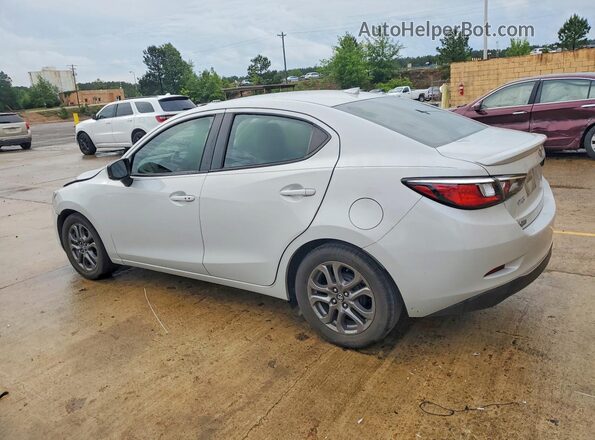 3MYDLBYV5KY512965 2019 TOYOTA YARIS Silver Rear left