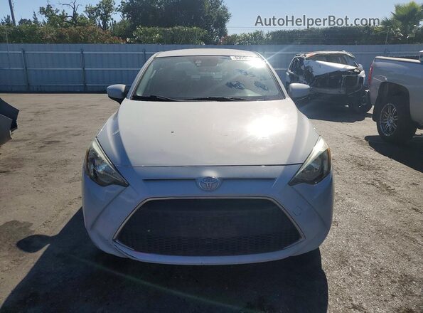 3MYDLBYV5KY516899 2019 TOYOTA YARIS White Widok z przodu