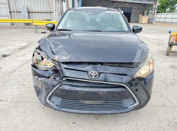 3MYDLBYV6HY173481 2017 TOYOTA YARIS Белый Вид спереди
