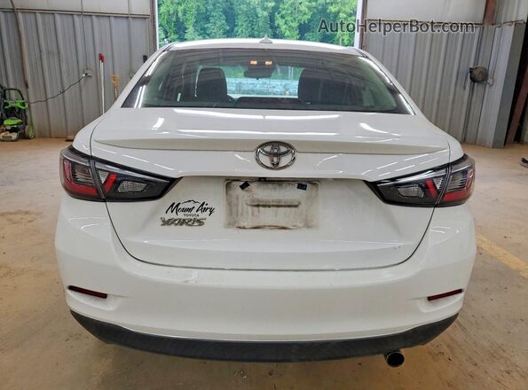 3MYDLBYV6KY514806 2019 TOYOTA LE Белый Вид сзади