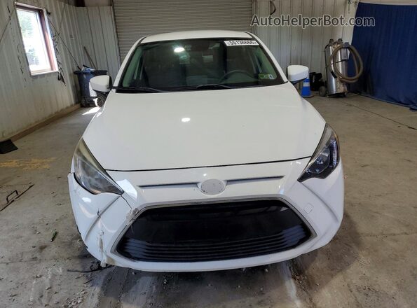 3MYDLBYV7JY304844 2018 TOYOTA YARIS Белый Вид спереди