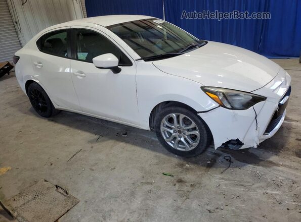 3MYDLBYV7JY304844 2018 TOYOTA YARIS Белый Передняя правая четверть