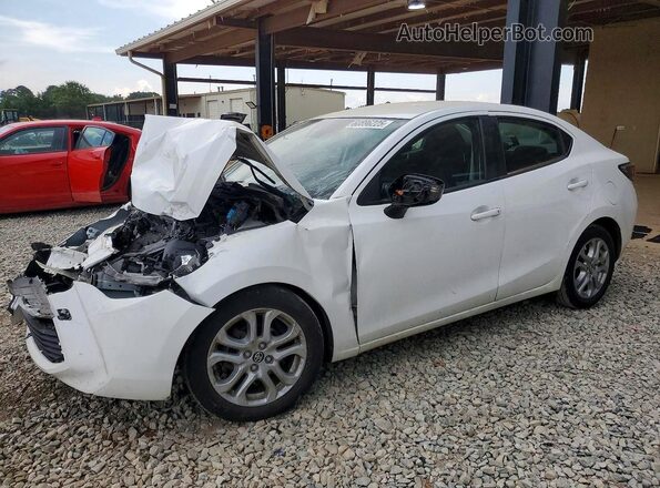 3MYDLBYV7JY320641 2018 TOYOTA YARIS White Передня ліва чверть