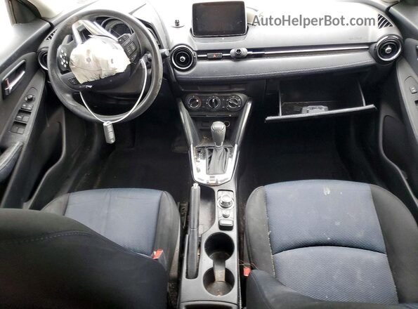 3MYDLBYV7JY320641 2018 TOYOTA YARIS White Вид панелі приладів