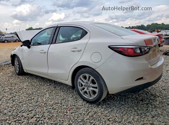 3MYDLBYV7JY320641 2018 TOYOTA YARIS White Задня ліва чверть