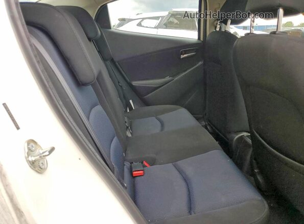 3MYDLBYV7JY320641 2018 TOYOTA YARIS White Вид задніх сидінь
