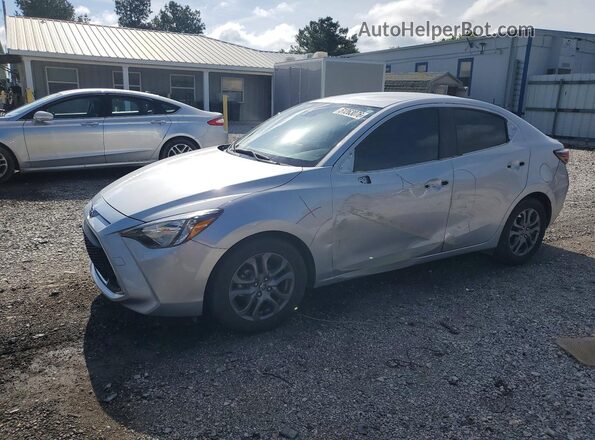 3MYDLBYV7KY521733 2019 TOYOTA YARIS Silver Przód lewy