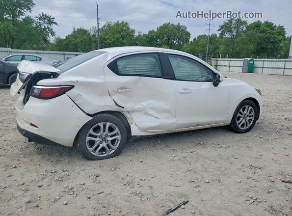 3MYDLBYV8HY180772 2017 TOYOTA YARIS White Задня права чверть