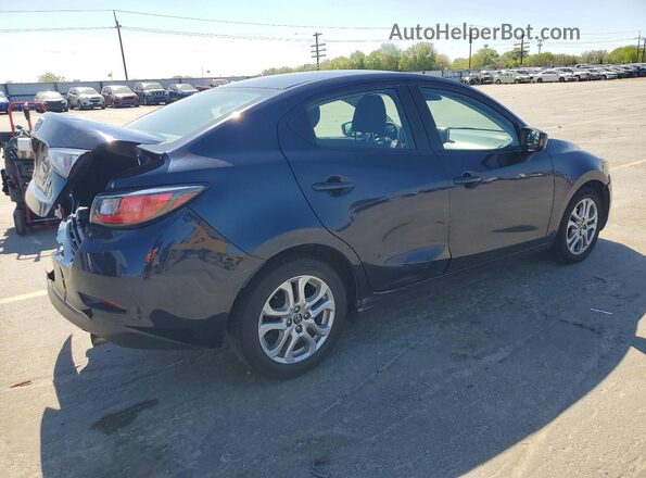 3MYDLBYV8JY317554 2018 TOYOTA YARIS Синий Задняя правая четверть