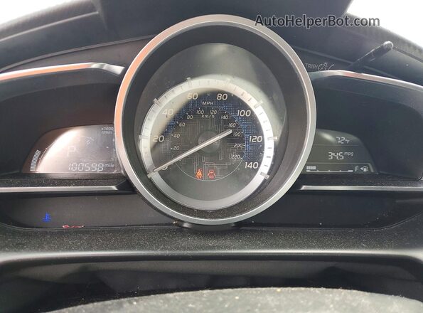 3MYDLBYV8JY317893 2018 TOYOTA YARIS Красный Вид щитка приборов