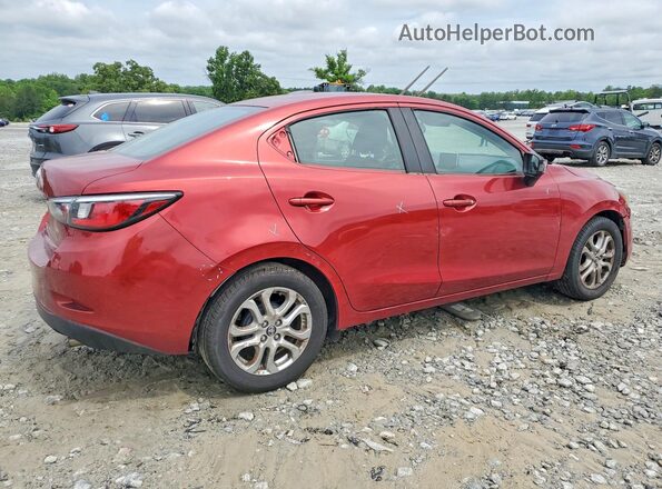 3MYDLBYV8JY317893 2018 TOYOTA YARIS Красный Задняя правая четверть