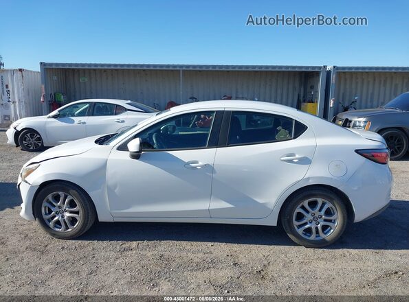3MYDLBYV9HY163883 2017 TOYOTA YARIS IA White Widok wnętrza 360 stopni