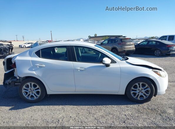 3MYDLBYV9HY163883 2017 TOYOTA YARIS IA White Widok wnętrza z tyłu