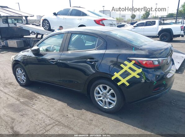 3MYDLBYV9JY307115 2018 TOYOTA YARIS IA Черный 