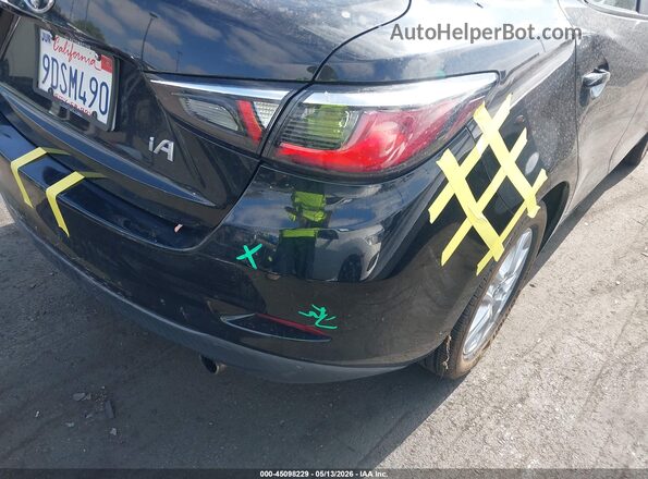 3MYDLBYV9JY307115 2018 TOYOTA YARIS IA Черный Вид щитка приборов