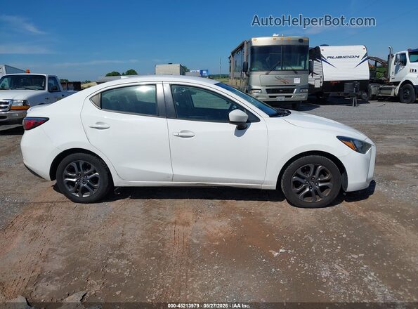 3MYDLBYV9KY517439 2019 TOYOTA YARIS Белый Вид щитка приборов