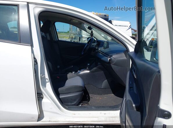 3MYDLBYV9KY517439 2019 TOYOTA YARIS Белый Вид салона спереди