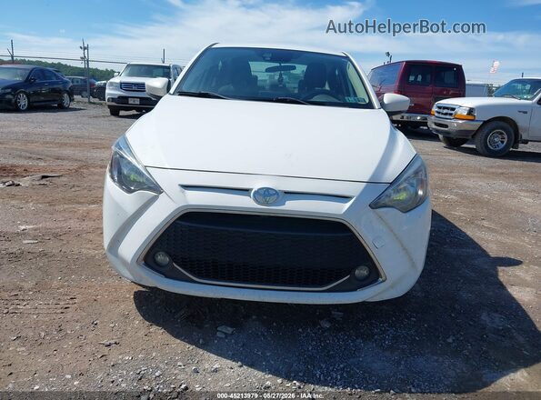 3MYDLBYV9KY517439 2019 TOYOTA YARIS Белый Вид панели приборов