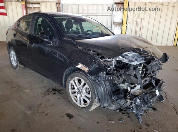 3MYDLBYVXHY174889 2017 TOYOTA YARIS Черный Передняя правая четверть